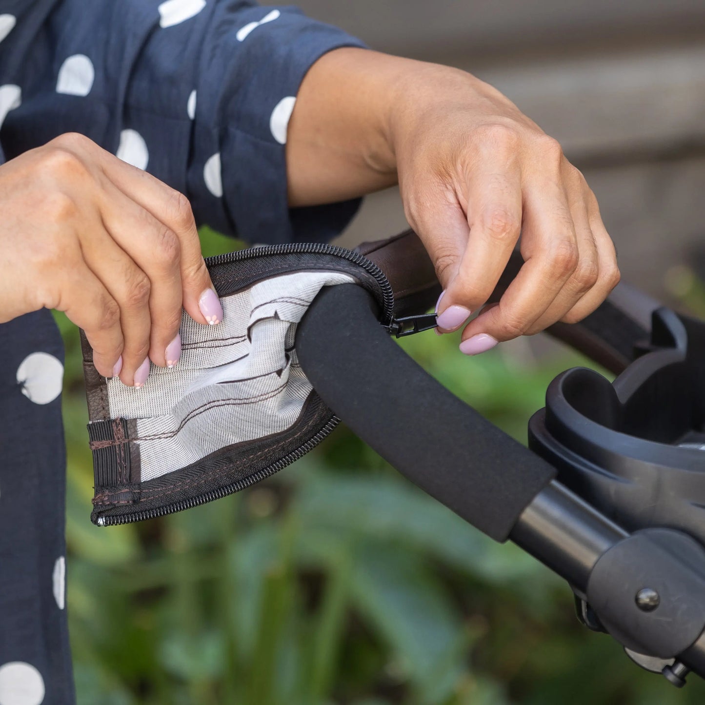 Coche de Viaje Passport® Carriage DLX, con Silla de Auto Infantil EZ-Lift™ PLUS, Babytrend