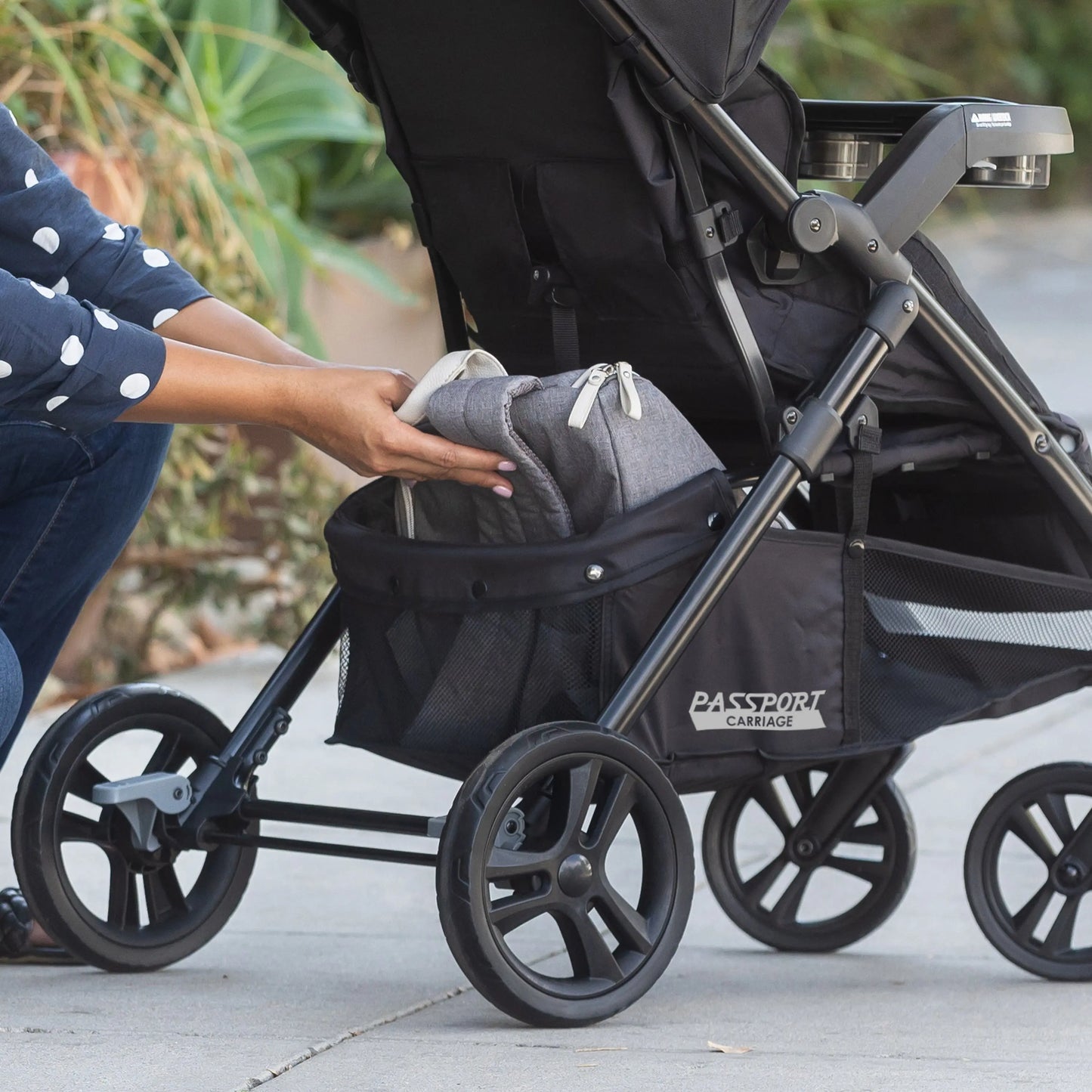 Coche de Viaje Passport® Carriage DLX, con Silla de Auto Infantil EZ-Lift™ PLUS, Babytrend
