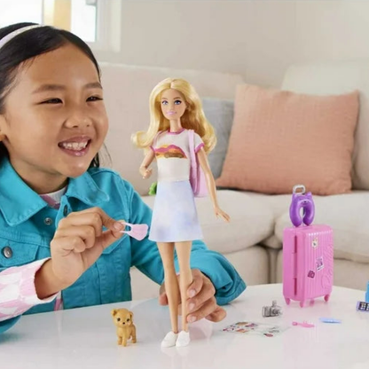 Barbie. Muñeca y Accesorios. Con perrito y maleta de trabajo. Mas de 10 piezas.